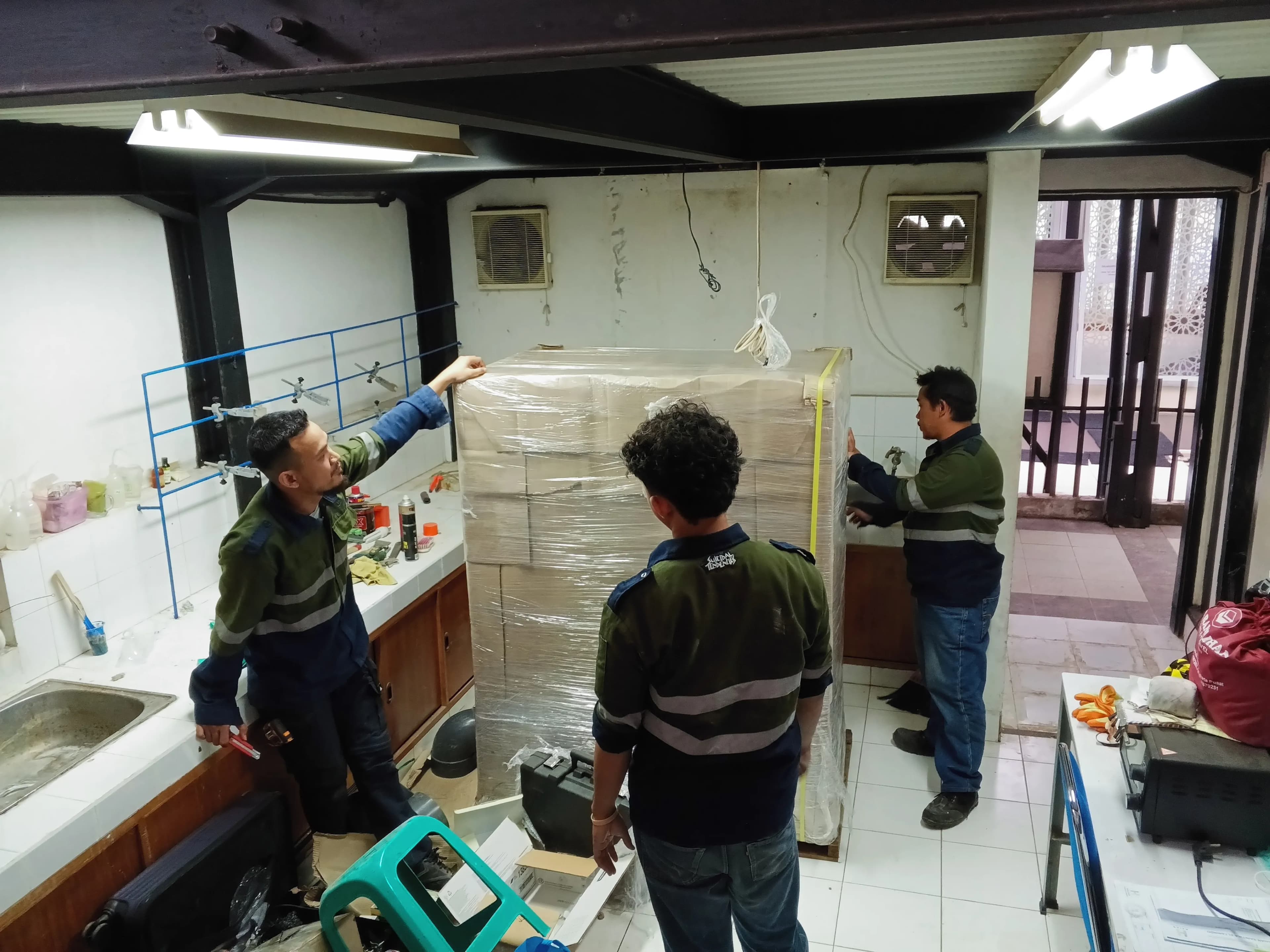 [Workshop produksi Fume Hood (Lemari Asam) di Bogor] - Foto 3
